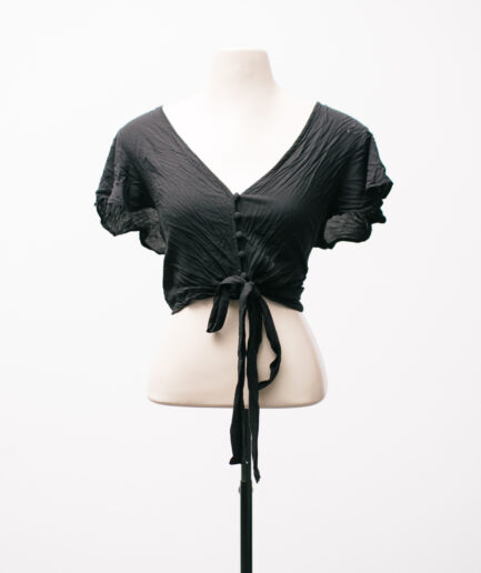 [M] Cropped de viscose com botões e amarração