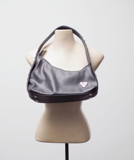 Bolsa baguete de courino com spikes na alça Killi