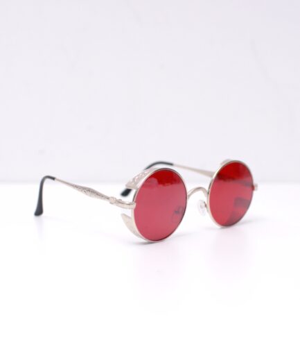 Óculos de sol redondo vermelho com detalhes metálicos