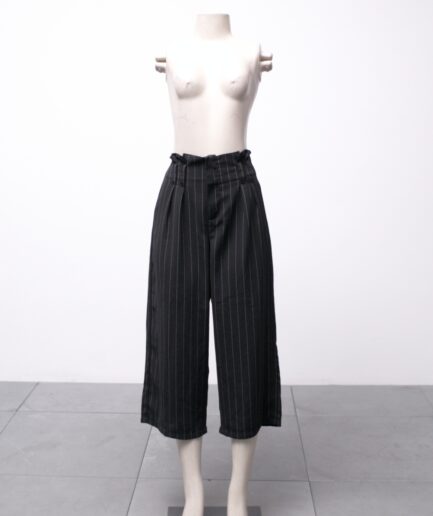 [P/M] Calça pantacourt risca de giz
