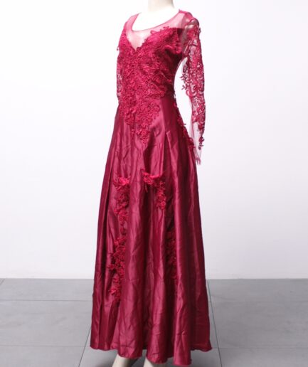 [P/M] Vestido longo de festa bordô com detalhes de renda e mangas de tule