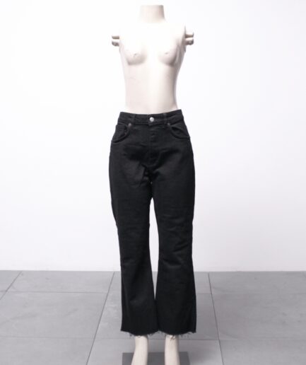 [G] Calça jeans preta reta Zara