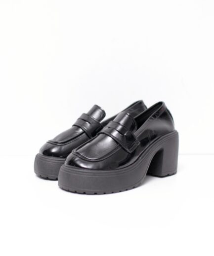 [34] Mocassim de salto de verniz