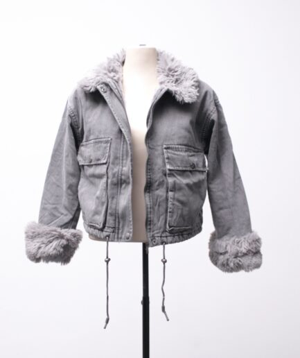 [M/G] Jaqueta jeans cinza com forro de pelinhos