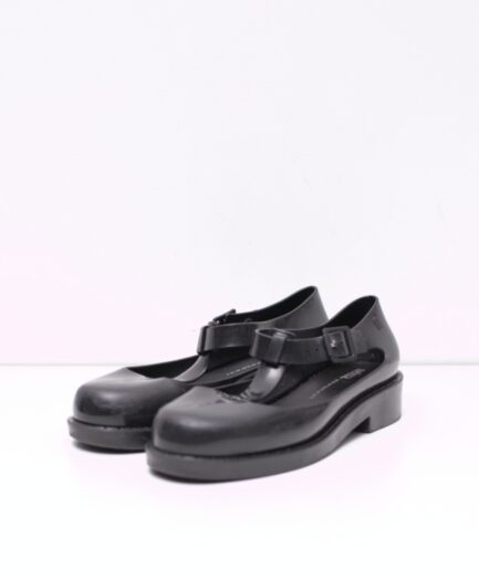[37] Sapatos estilo boneca Melissa