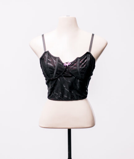 [P] Cropped de tule com detalhe de pontas e pingente de morcego Romwe