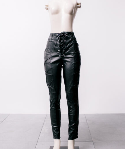 [P] Calça de courino com amarrações Grotesque