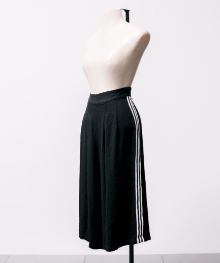 [PP] Calça pantacourt com listras laterais Bluesteel