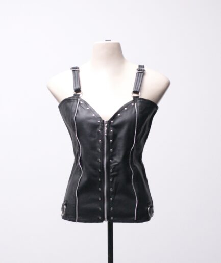 [P/M] Blusa de courino com rebites e argolas Queen of bones