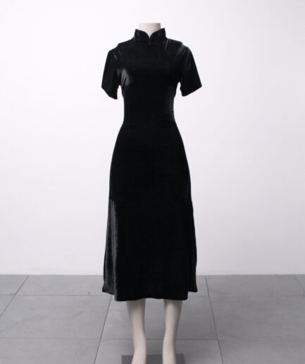 [P/M] Vestido longo de veludo gola alta com fenda spookies
