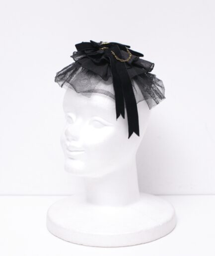 Casquete de babados com camafeu Bodyline