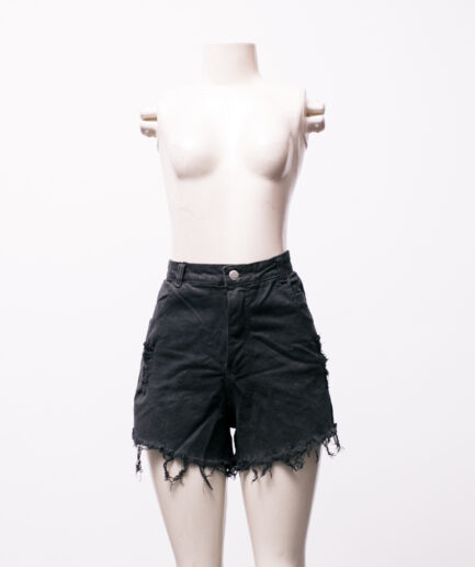 [M] Shorts jeans preto destroyed com bolsos Reversa