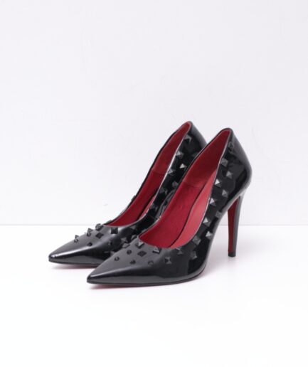 [39/40] Scarpin de verniz com spikes Reversa