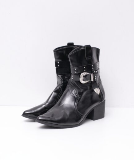 [39] Botas western de verniz com fivela