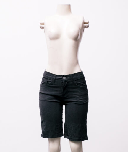 [P] Bermuda jeans preta com bolsos Marisa