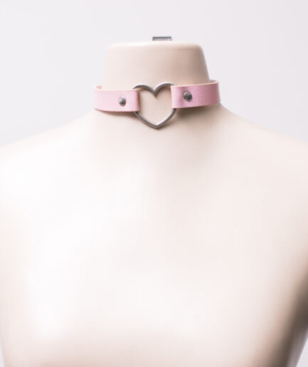 Choker de courino rosa com coração