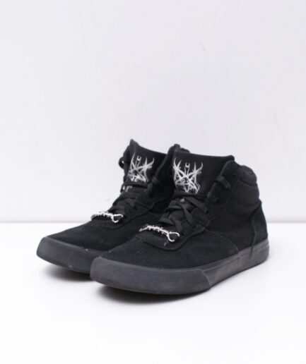[36] Tênis allblack com pingente de arame farpado Reversa