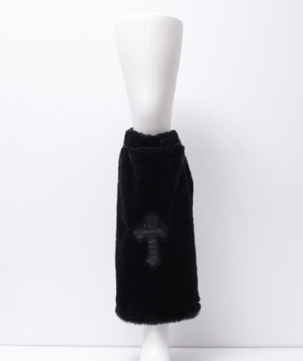 Legmwarmer de pelinhos com bordado de cruz