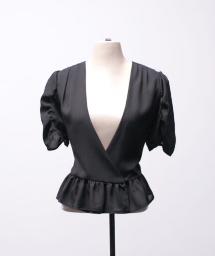 [M] Cropped com manguinhas bufantes e barra de babados