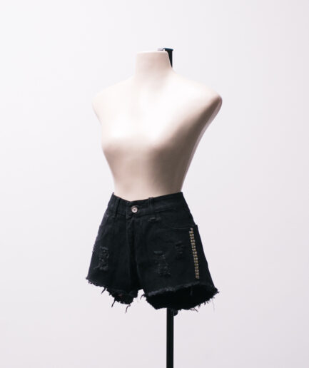 [PP/P] Shorts jeans preto com detalhes de rebites