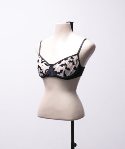 [P] Sutiã de veludo com tule e morcegos