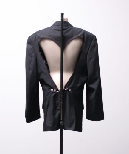 [M/G] Blazer customizado com abertura de coração nas costas Microdoses