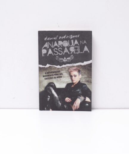 Livro "Anarquia na passarela" de Daniel Rodrigues