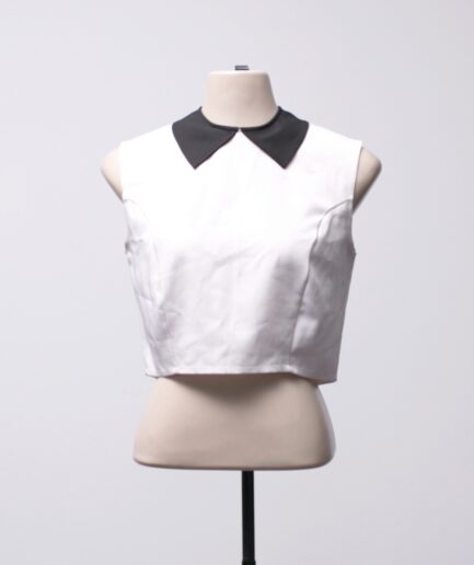 [P/M] Cropped off white com gola preta Minerva