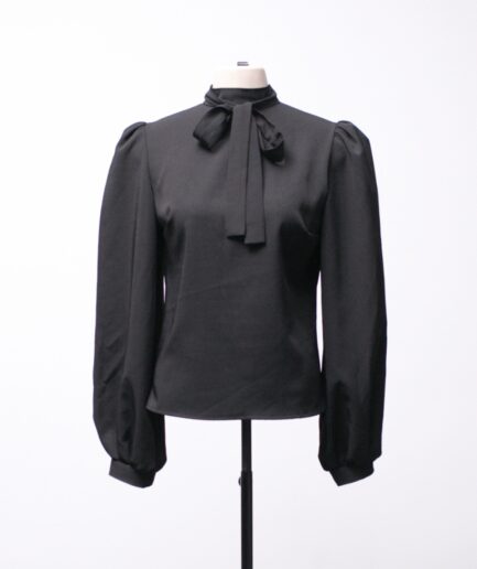 [M] Blusa com mangas bufantes e laço Minerva