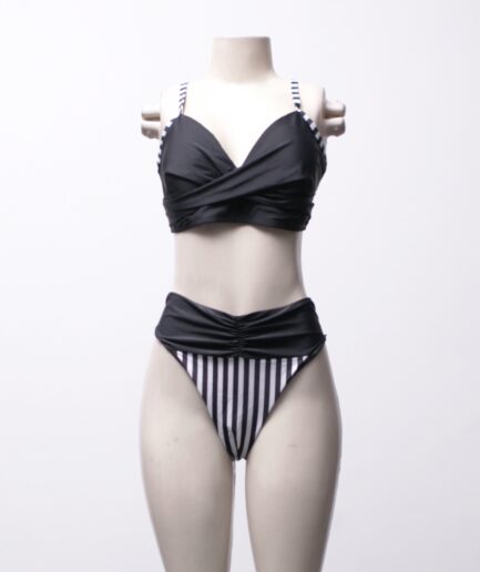 [G] Conjunto biquíni com detalhes listrados