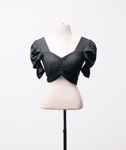 [P] Cropped canelado com busto drapeado e manguinhas