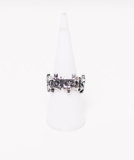 Anel de crucifixos em aço