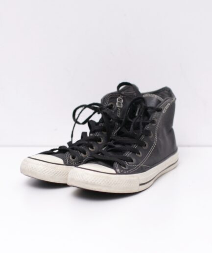 [35] Tênis All Star cano alto de couro preto