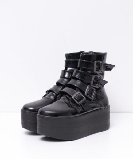 [34] Botas plataforma de verniz com fivelas Reversa