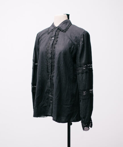 [G/GG] Camisa manga longa com detalhes de renda