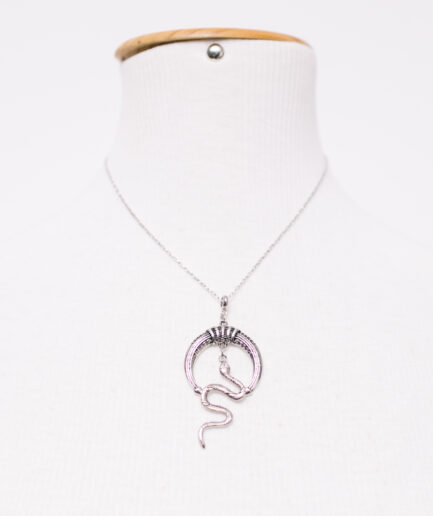 Colar com serpente e lua