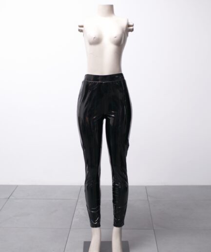 [P] Calça de vinil preto holográfico