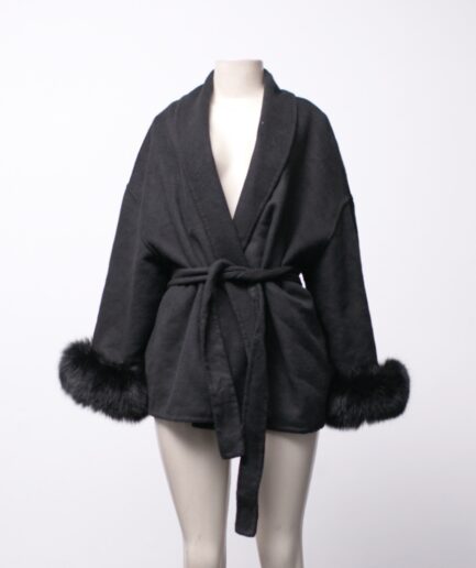 [P/M/G] Casaco godê de lã batida com punhos de pelinhos