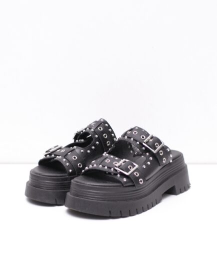[35] Sandália plataforma com rebites e fivelas