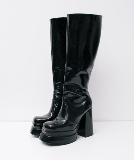 [38] botas de verniz cano alto