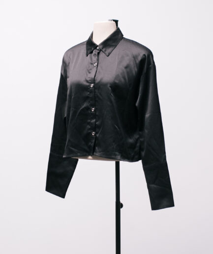 [M/G] Camisa cropped de cetim manga longa