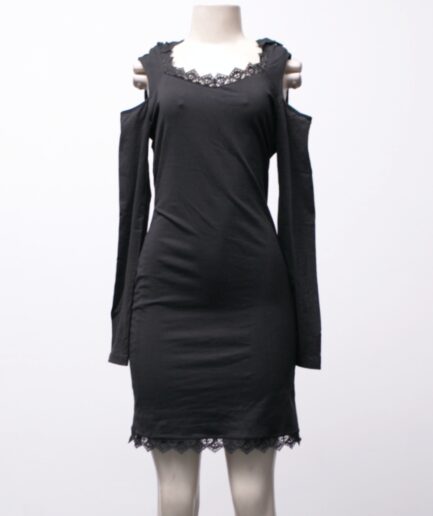 [P/M] Vestido manga longa com capuz abertura nos ombros e detalhes de renda Killstar