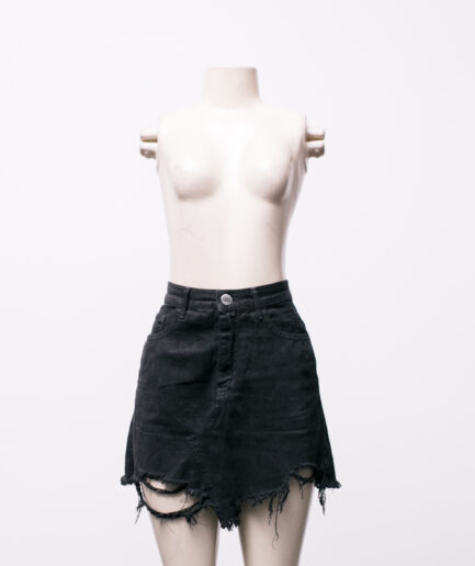 [M/G] Saia jeans preta com bolsos e barra destroyed Youcom